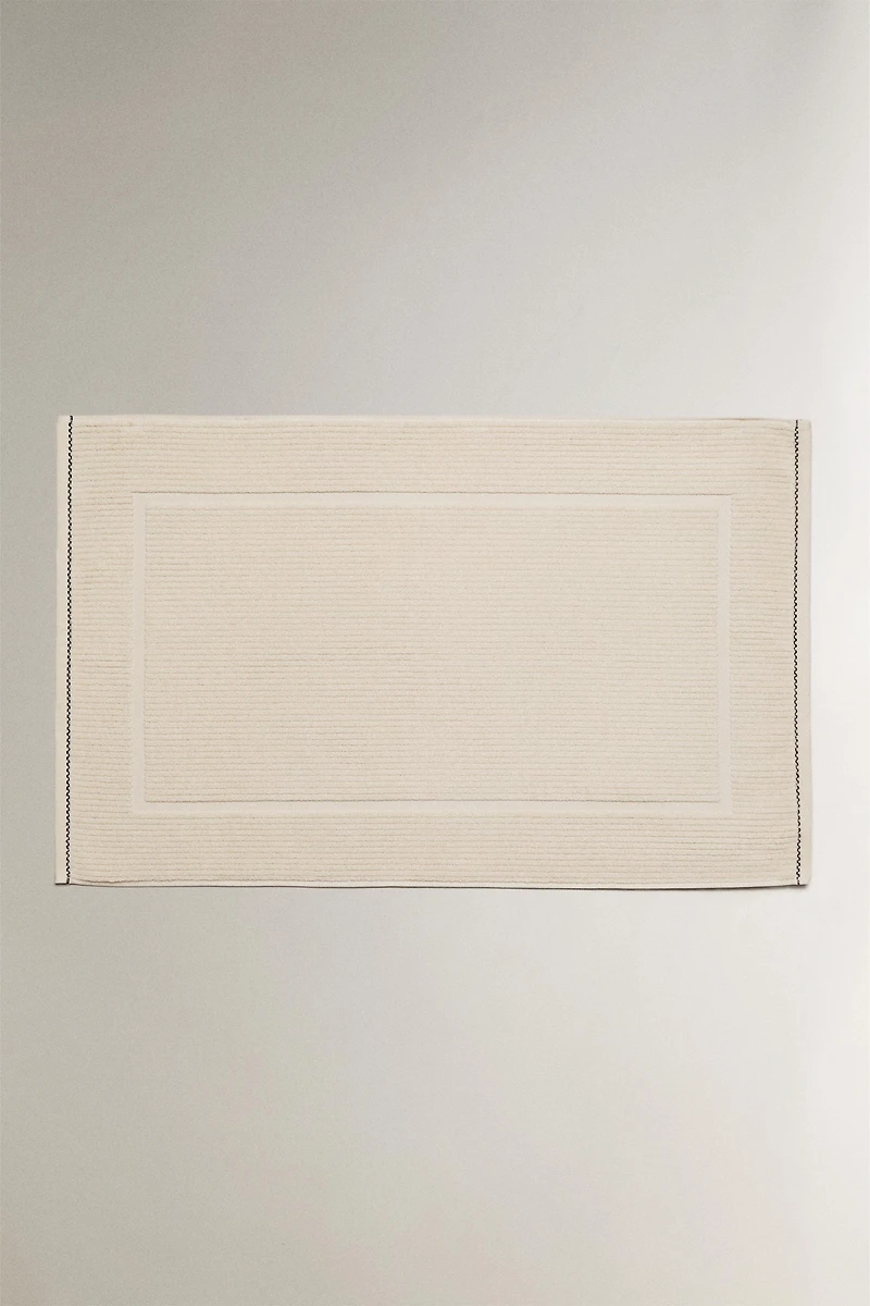RIBBED TEXTURED BATH MAT