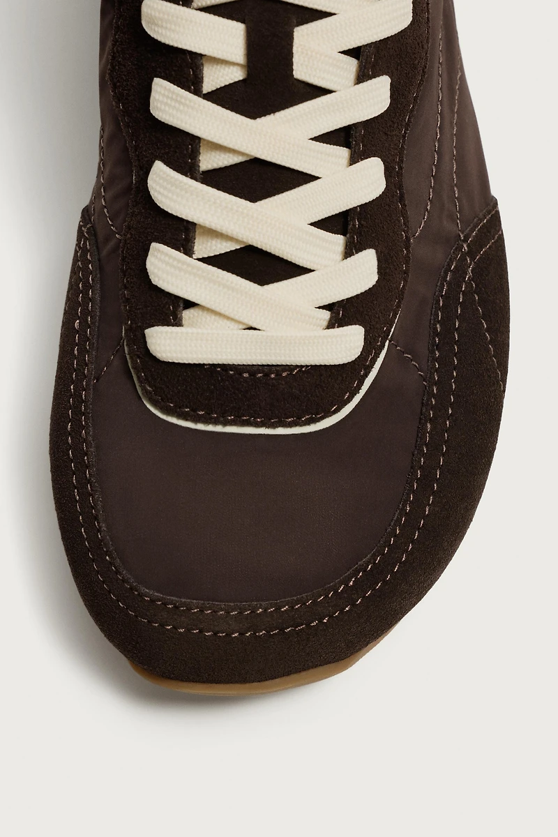 BAREFOOT SNEAKERS