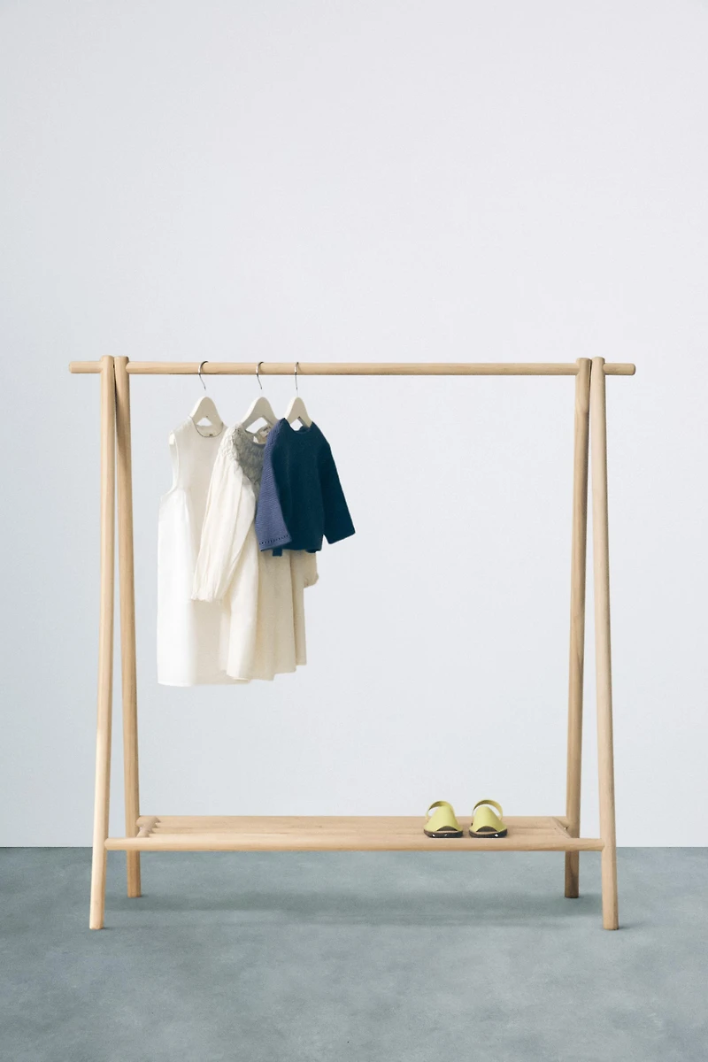 WOODEN CLOTHES RACK