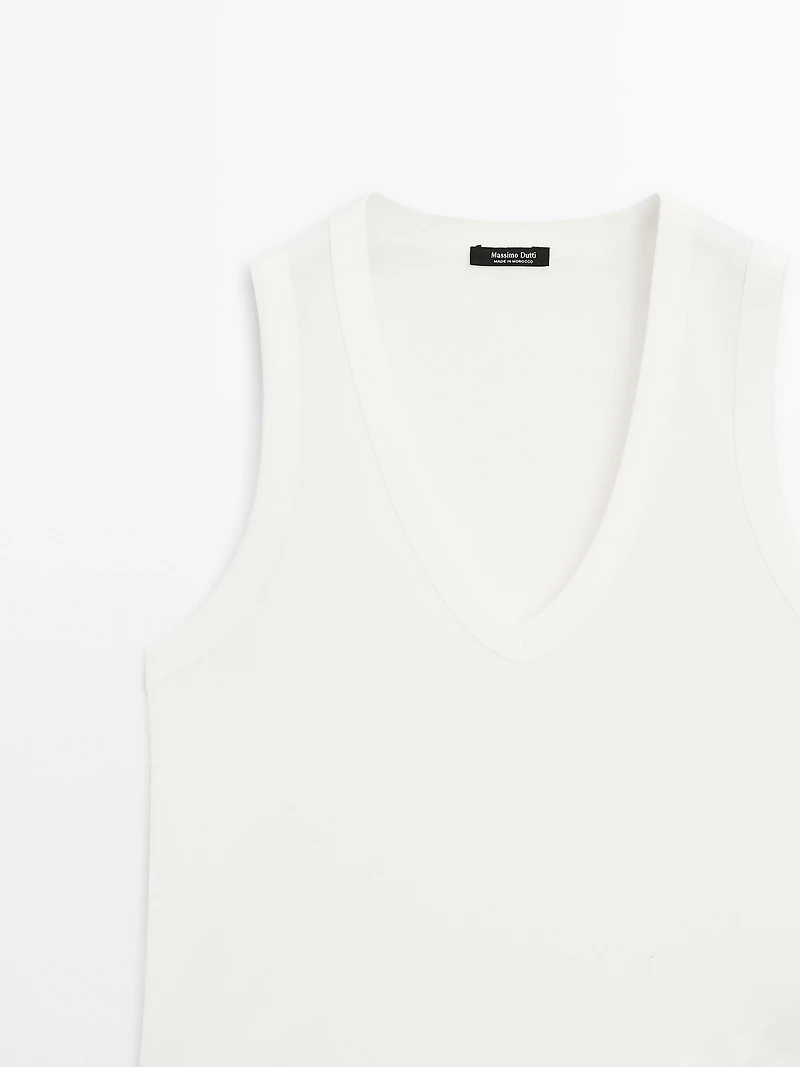 T-shirt col V en coton mercerisé