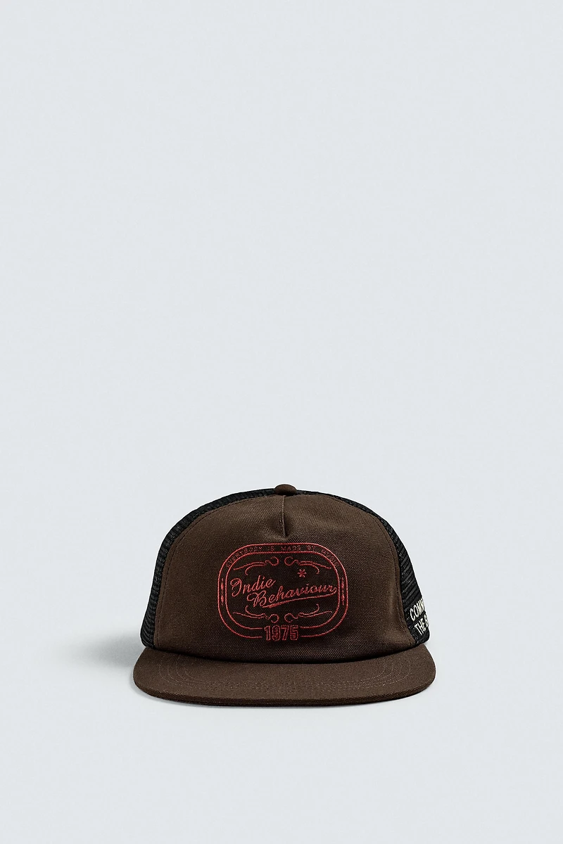 CASQUETTE À VISIÈRE PLATE BRODÉE