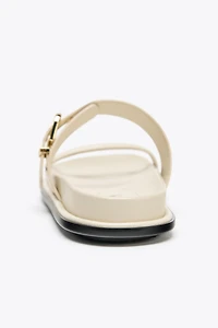 FLAT BUCKLE SANDALS