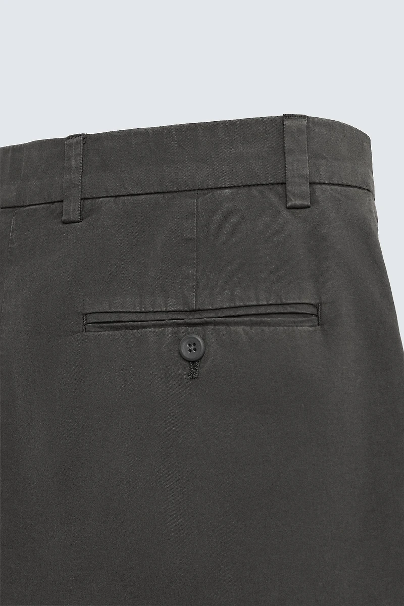 REGULAR FIT PLEATED BERMUDA SHORTS