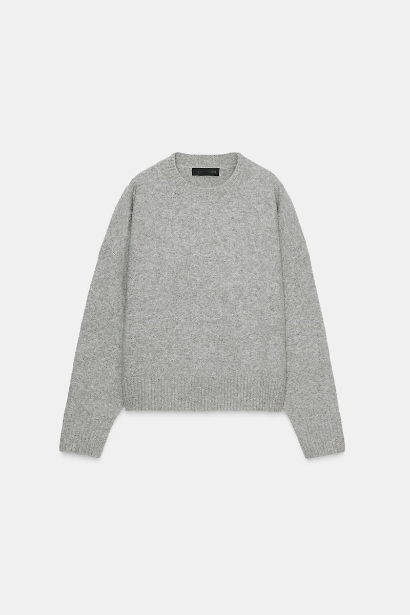 SOFT BASIC KNIT SWEATER