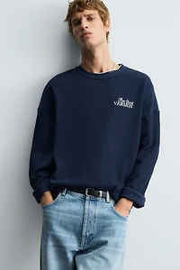 TEXTURED TEXT SWEATSHIRT