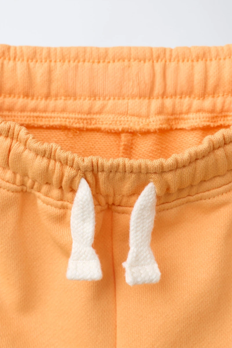 NUMBER PRINT JOGGING SHORTS