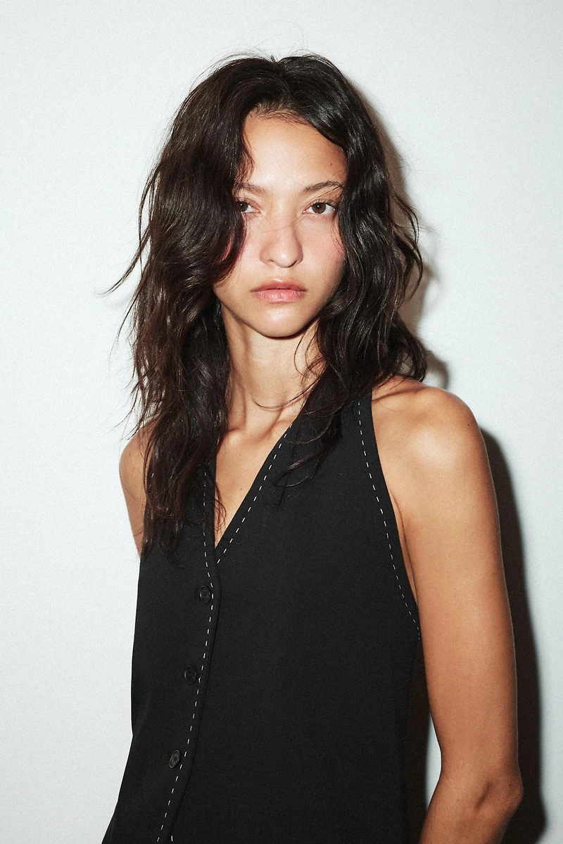 TOPSTITCHED VEST TOP