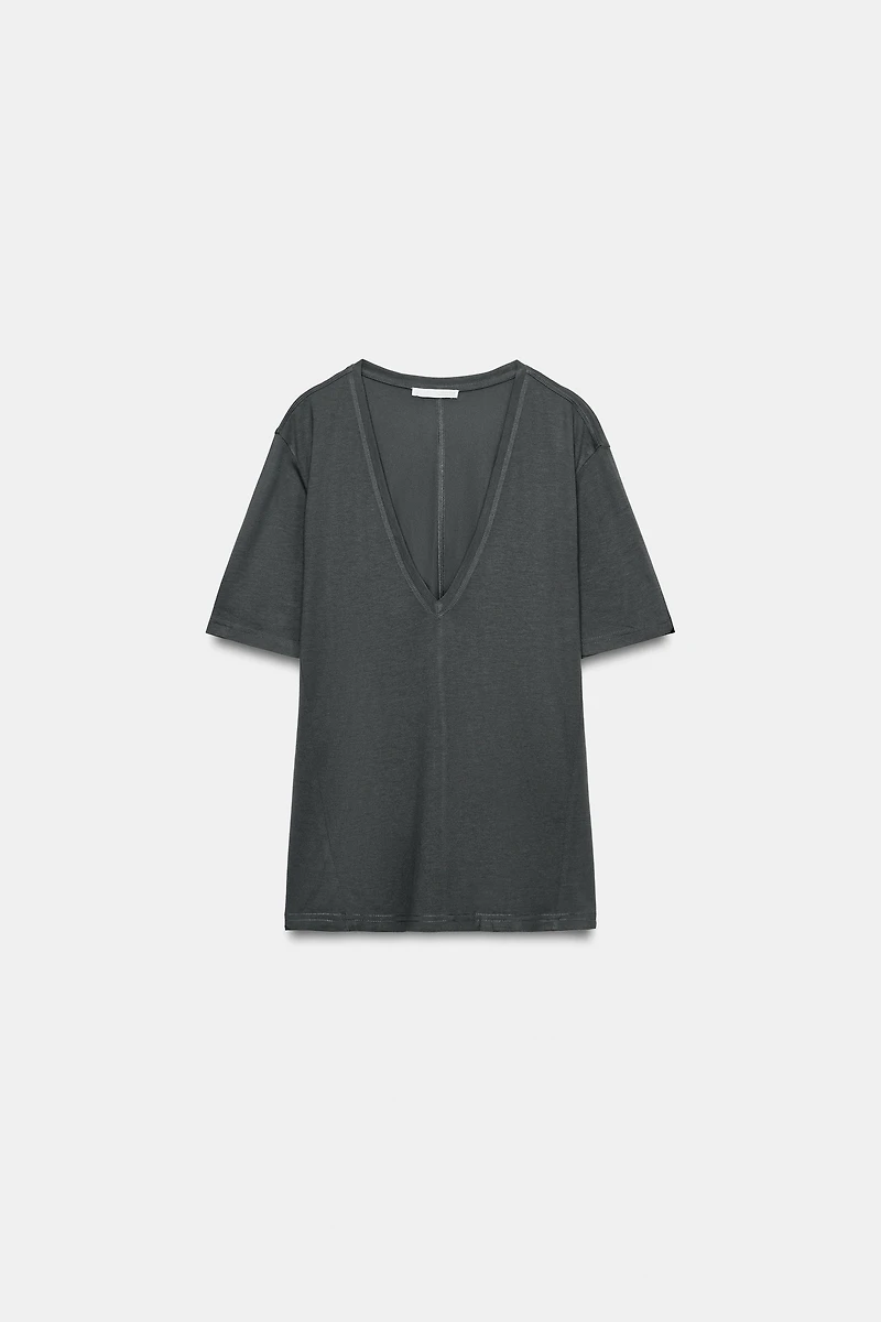 FLOWY V-NECK T-SHIRT