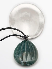 Collier pendentif amande
