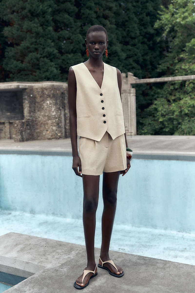 HIGH-WAISTED LINEN SHORTS