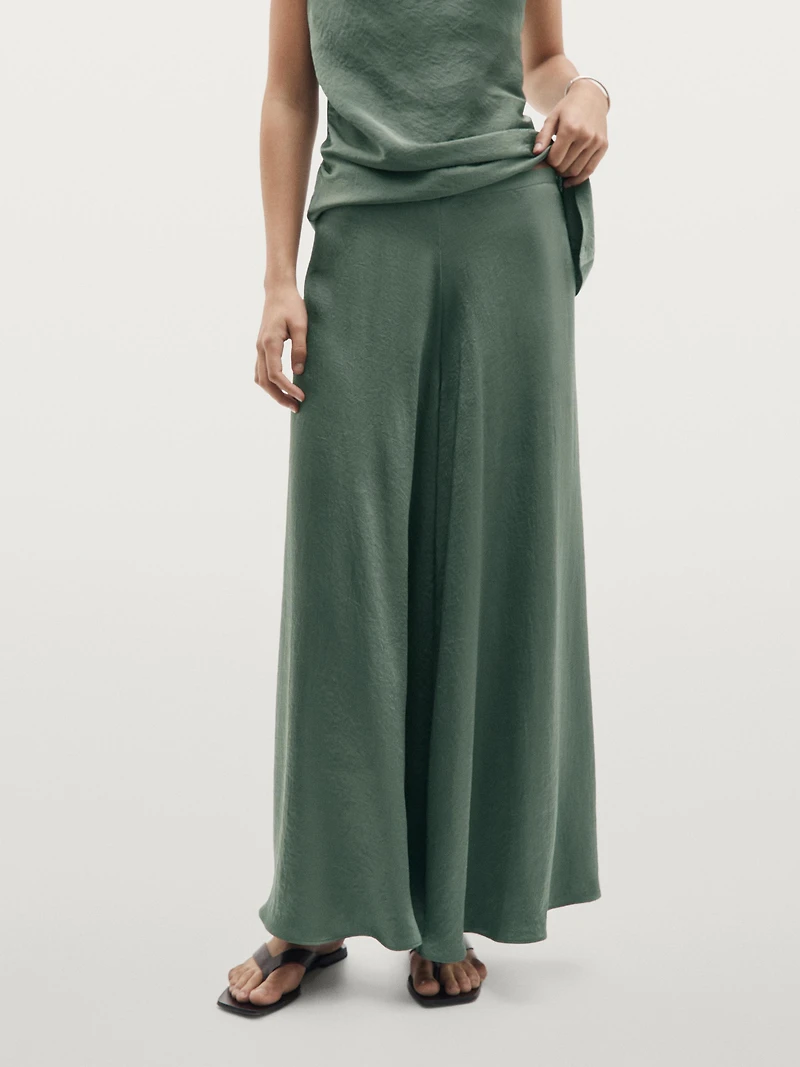 Flowing wide-leg trousers