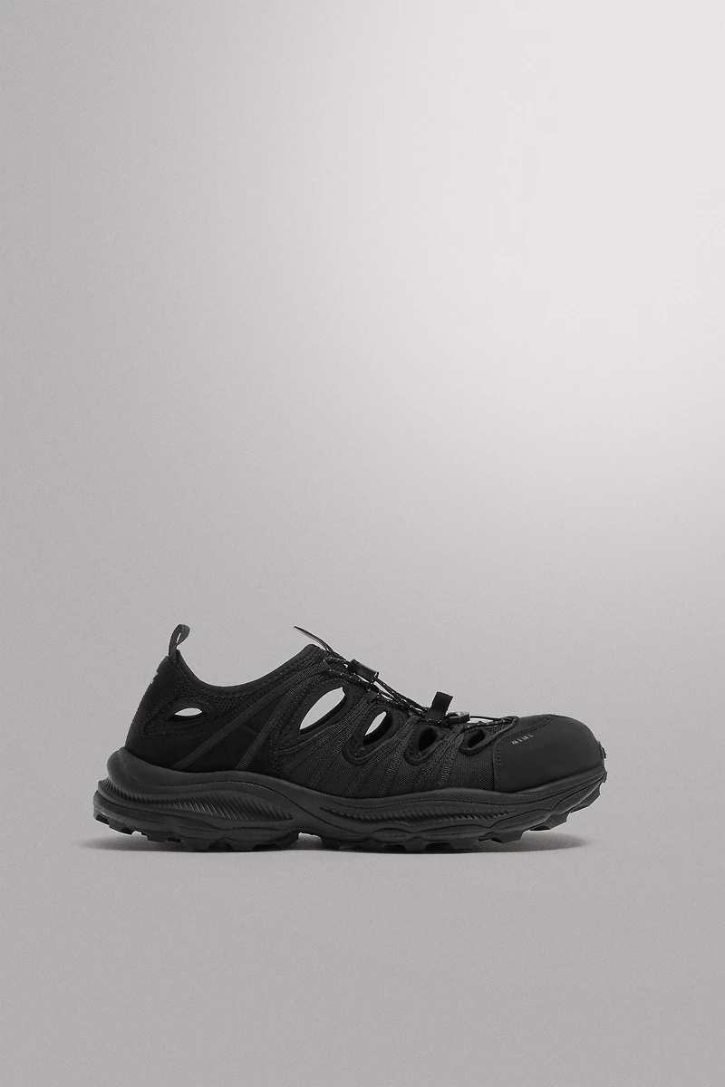 ATHLETIC SNEAKERS