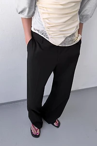 LOW-RISE STRAIGHT LEG PANTS