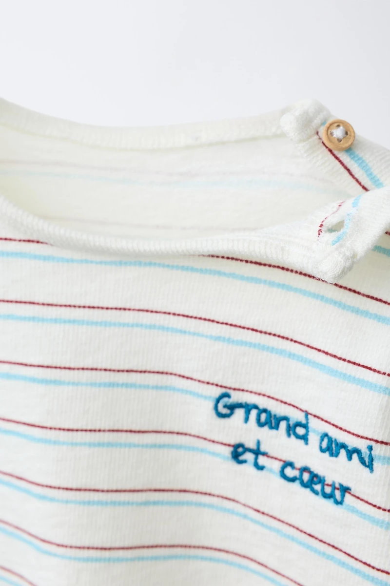 EMBROIDERED STRIPED TEXT T-SHIRT