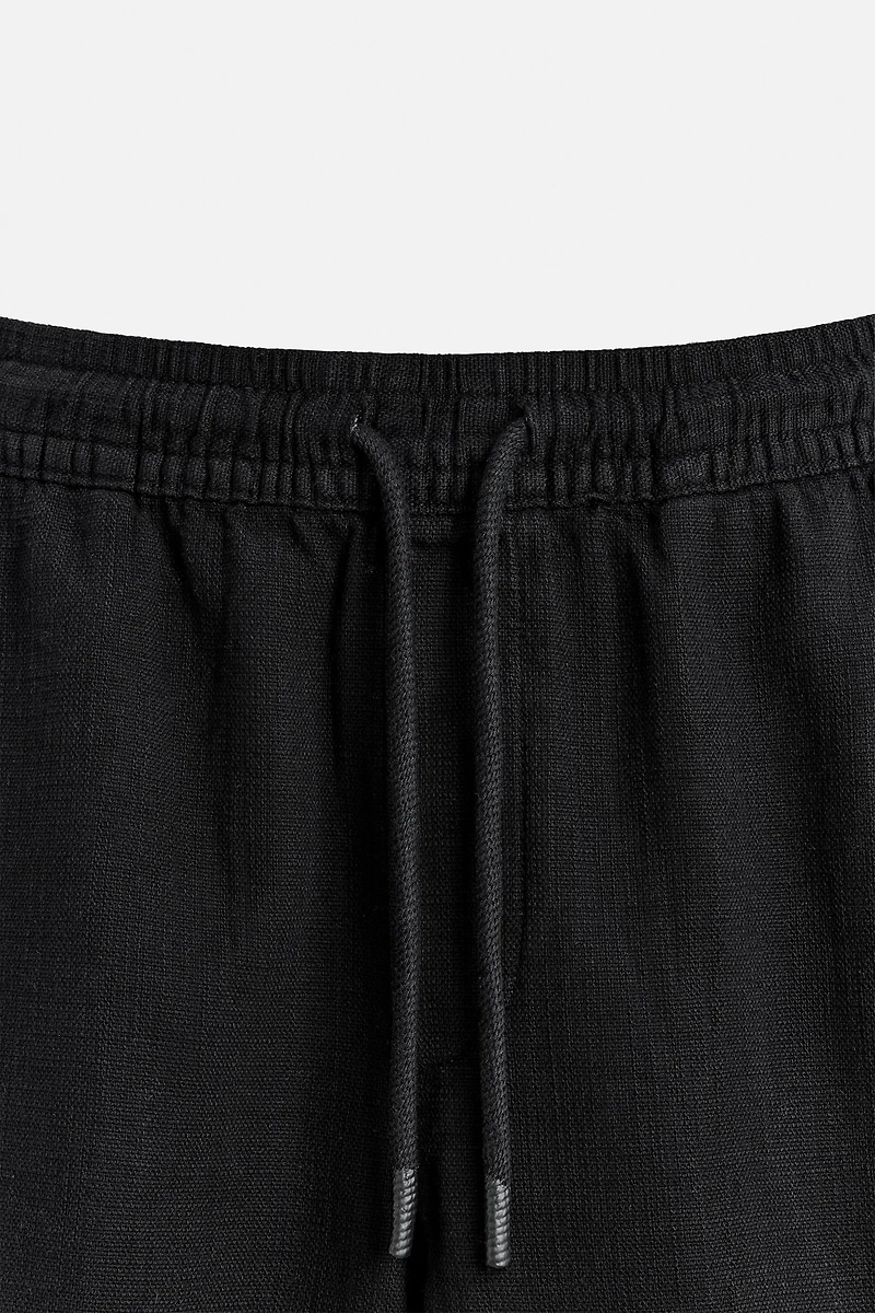 TEXTURED REGULAR FIT SHORTS