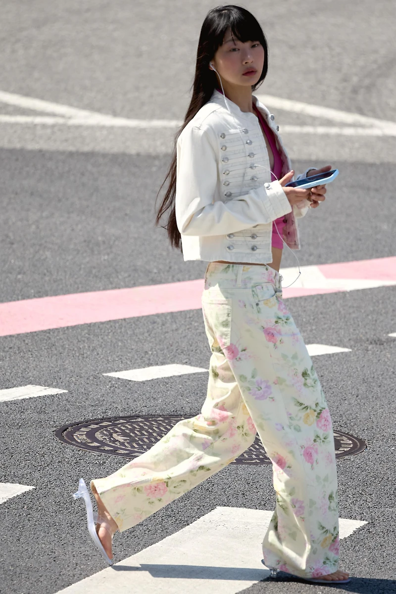 TRF LOW RISE LOOSE FIT FLORAL JEANS