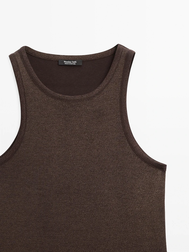 Round neck top with shimmery detail