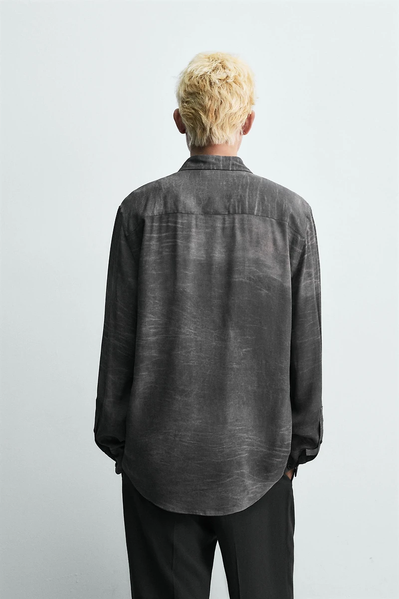 FLUID WASHED EFFECT PRINT SHIRT