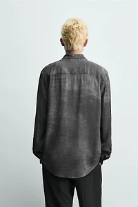 FLUID WASHED EFFECT PRINT SHIRT