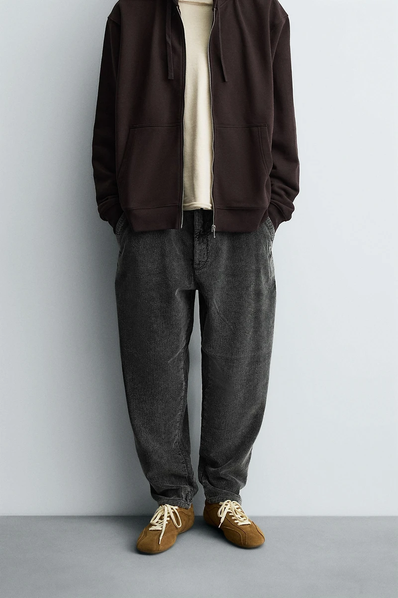 PANTALON CARROT FIT EN VELOURS CÔTELÉ