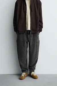 PANTALON CARROT FIT EN VELOURS CÔTELÉ