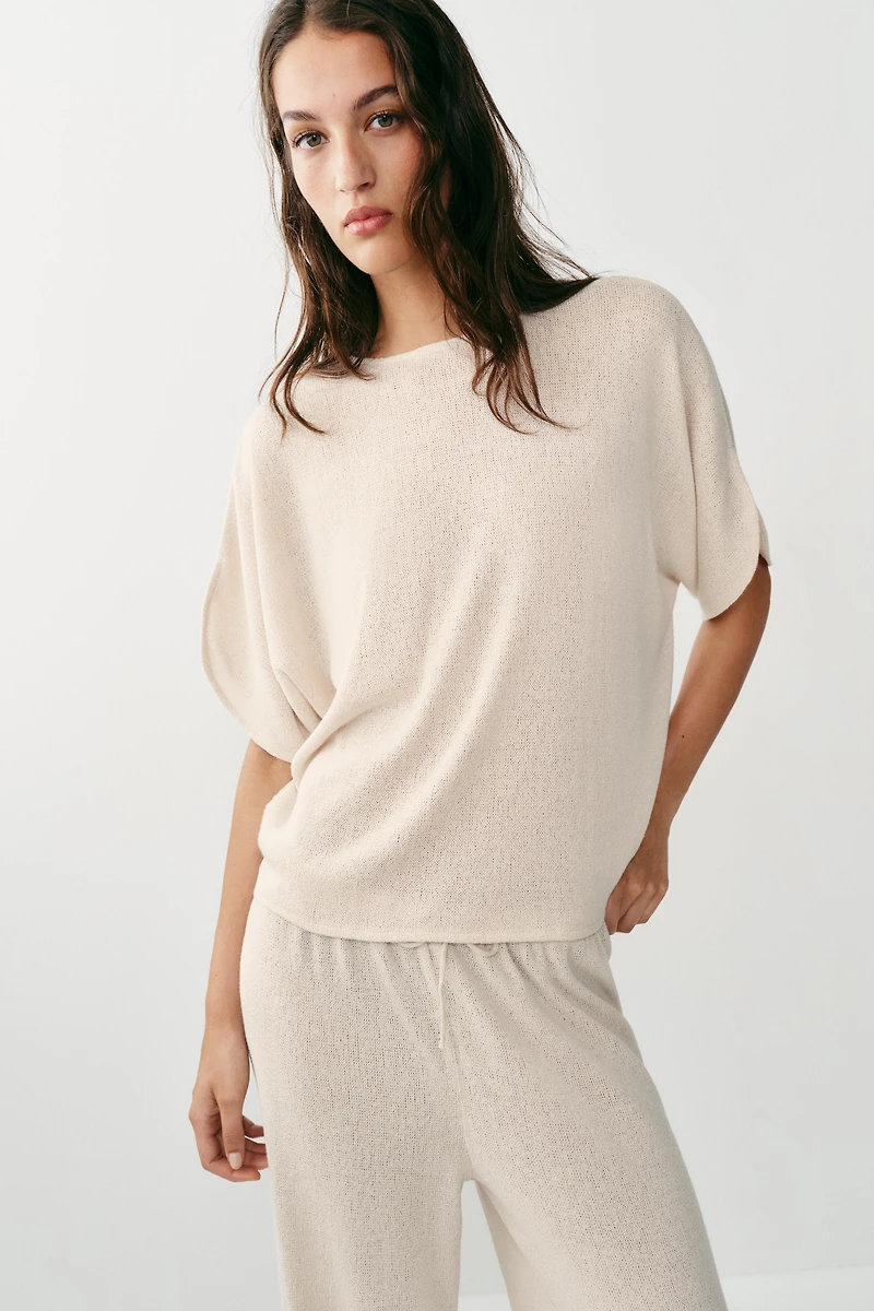 RUSTIC CAPE SLEEVE TOP