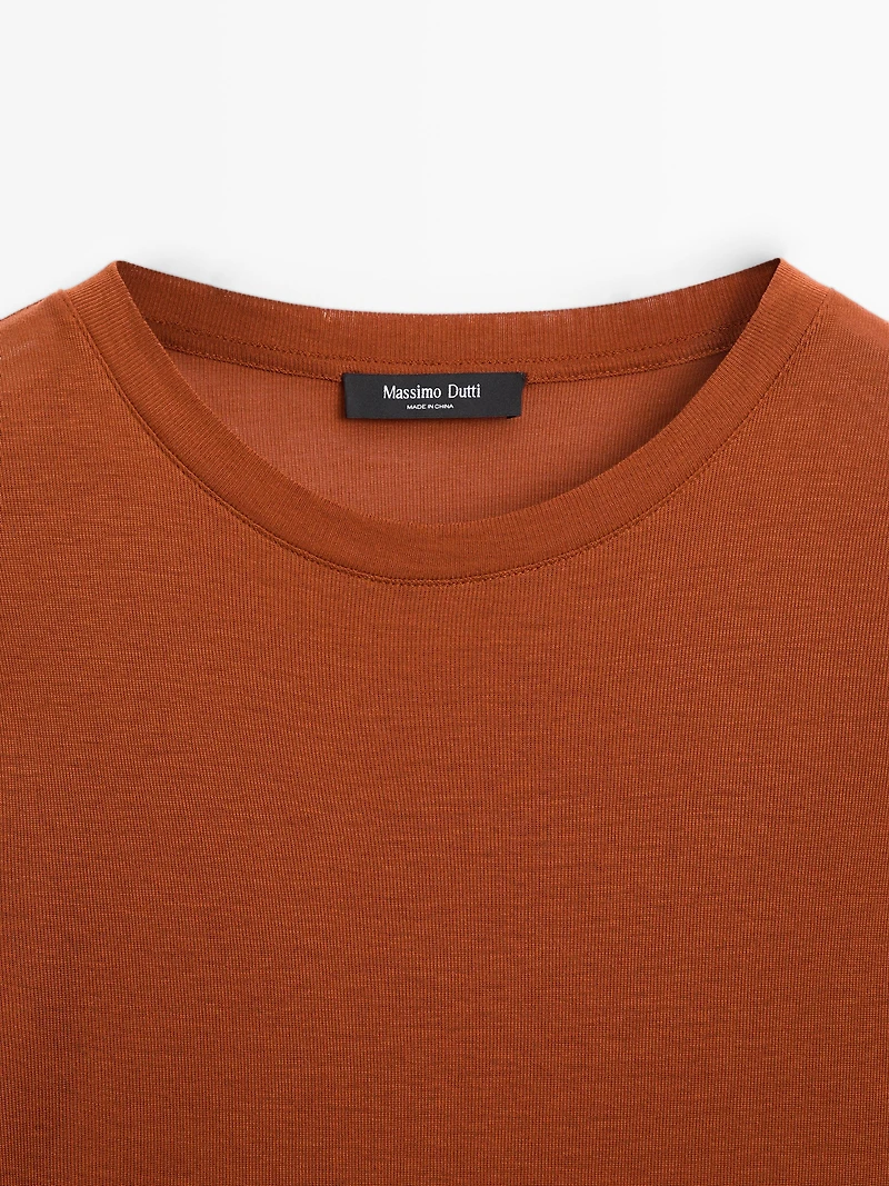 Lightweight regular fit long sleeve T-shirt