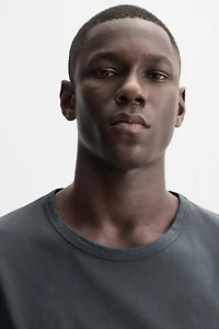 BASIC LIGHTWEIGHT T-SHIRT