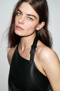 BUCKLE HALTER TOP