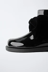 PATENT FINISH BOW BOOTS