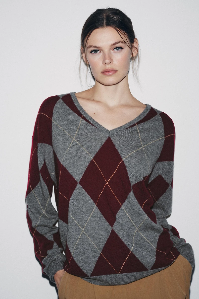 100% WOOL DIAMOND SWEATER