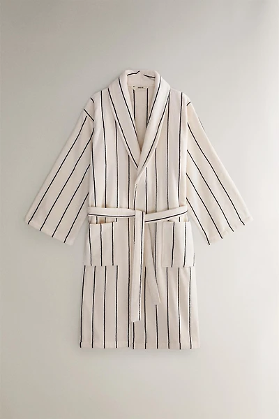 TERRYCLOTH BATHROBE FINE STRIPE DESIGN