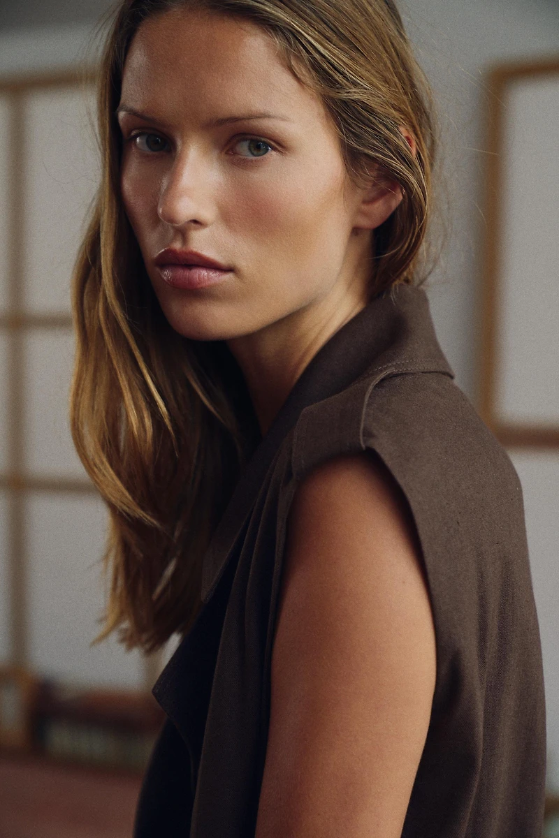 BELTED DOUBLE-BREASTED LINEN VEST