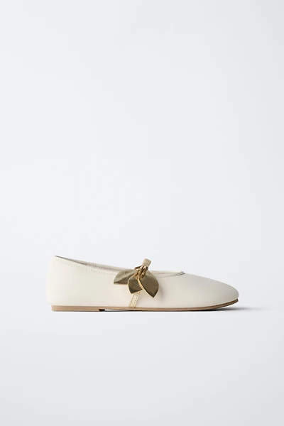 BALLERINES AVEC DÉTAIL FLEUR