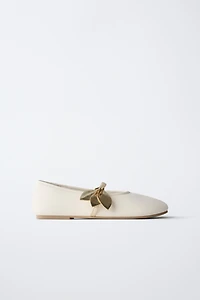 BALLERINES AVEC DÉTAIL FLEUR
