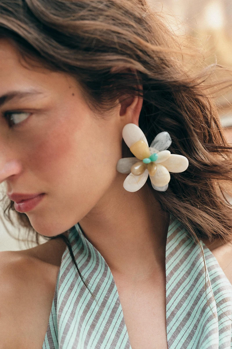RESIN FLOWER EARRINGS