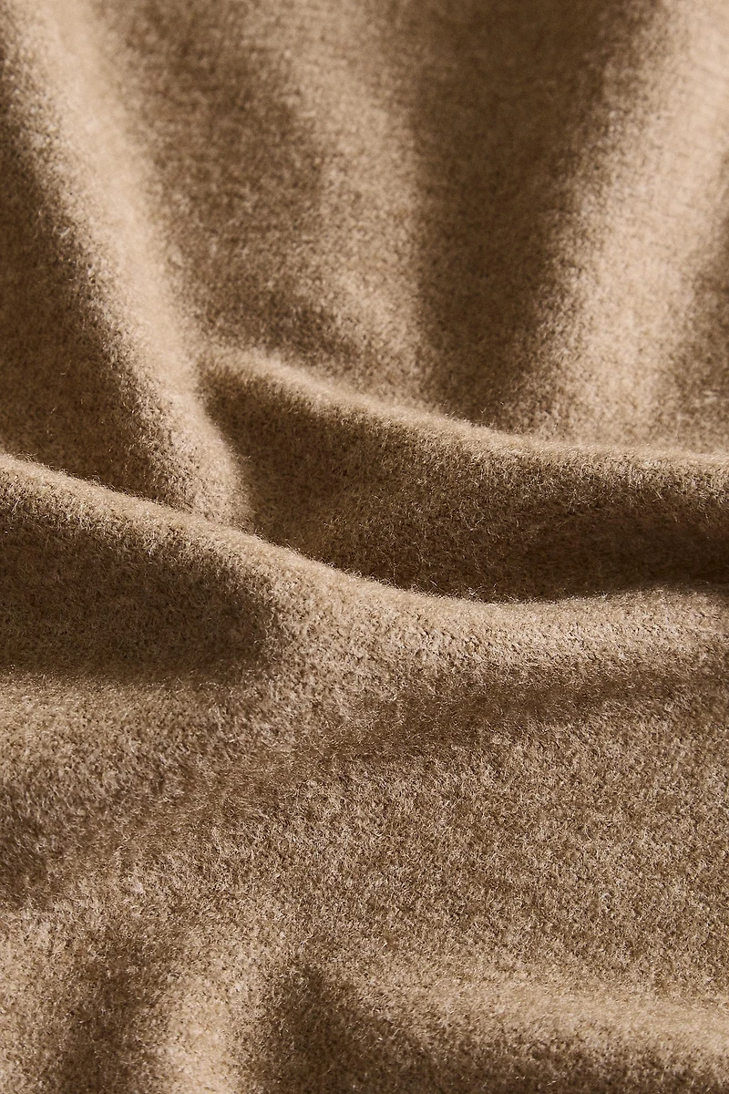 DECORATIVE FRINGED BLANKET
