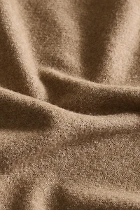 DECORATIVE FRINGED BLANKET