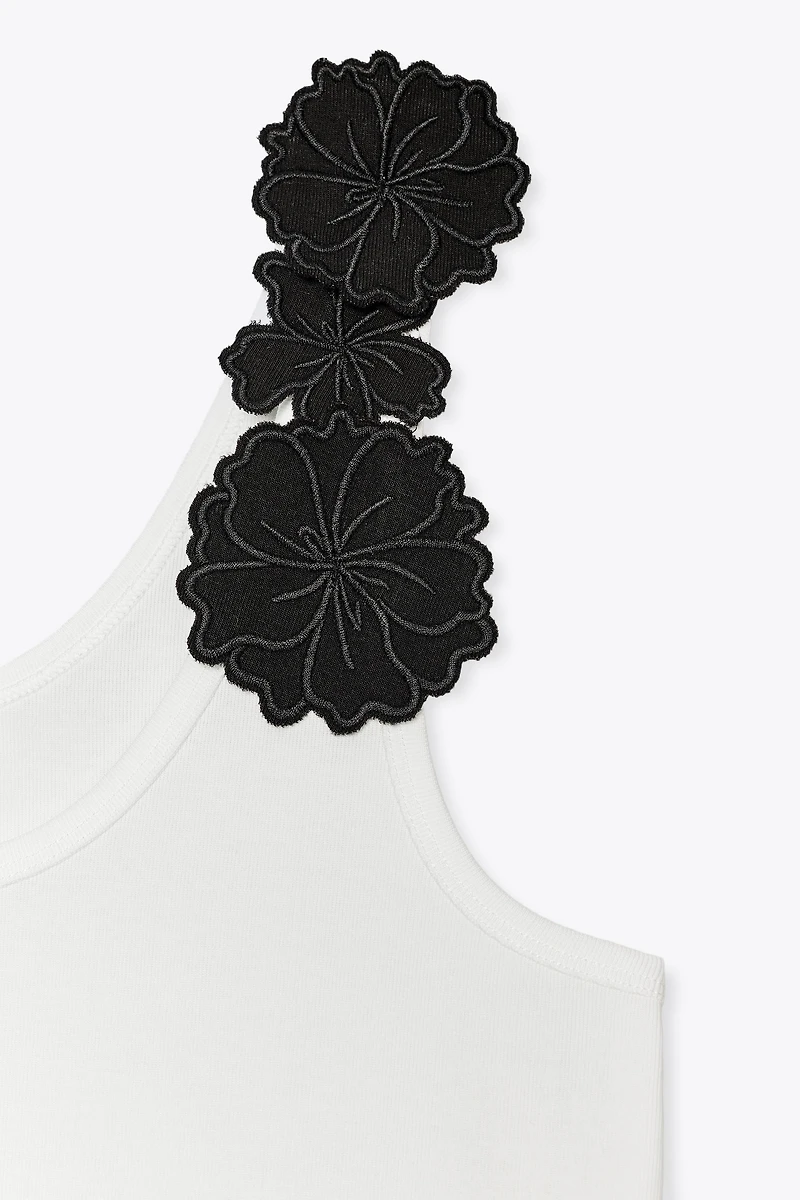 FLORAL APPLIQUÉ TOP