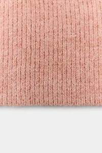 RIBBED KNIT BEANIE HAT