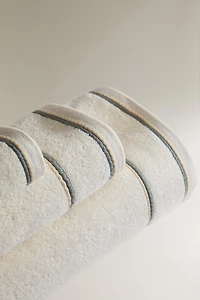 BATH TOWEL WITH DOUBLE CONTRAST PIPING