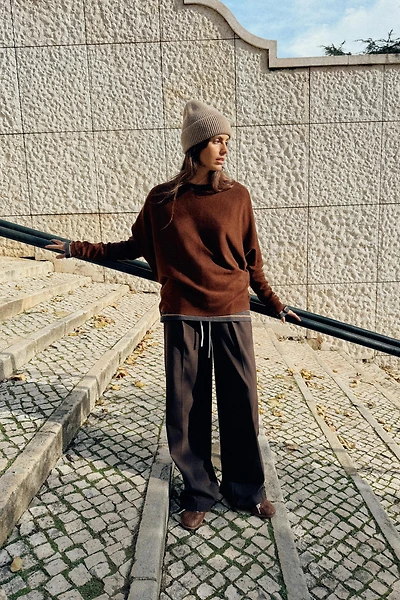 PULL EN MAILLE AVEC CORPS CAPE