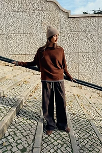 PULL EN MAILLE AVEC CORPS CAPE