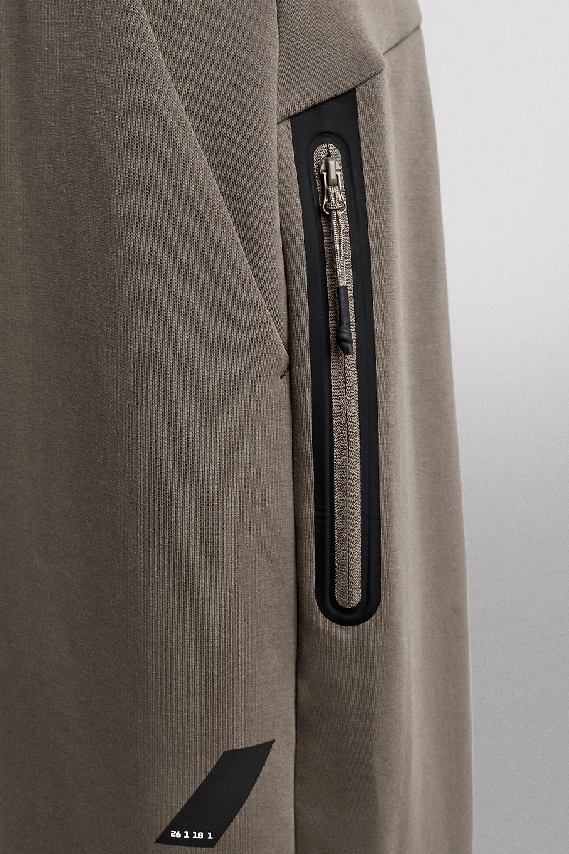 TECHNICAL ZIP PANTS