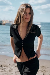 TEXTURED CROP TOP