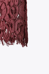 EMBROIDERED CROPPED TOP