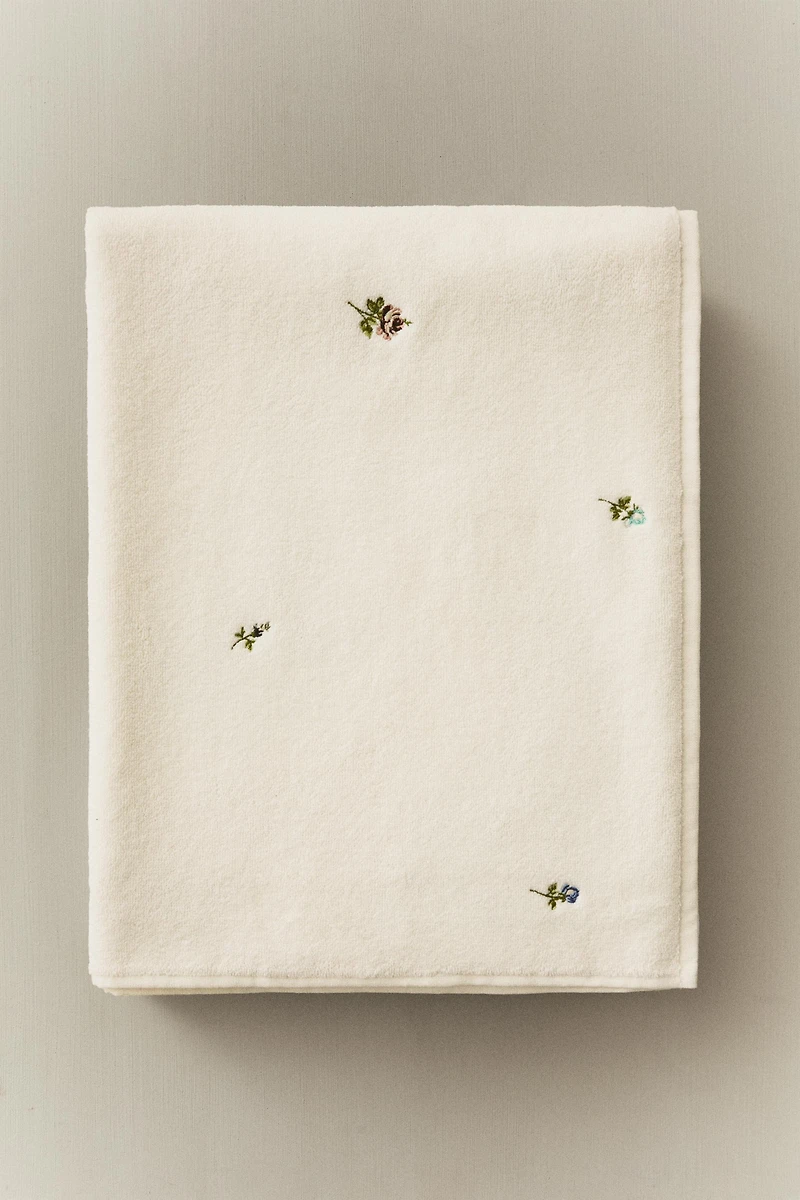 BATH TOWEL WITH FLORAL EMBROIDERY