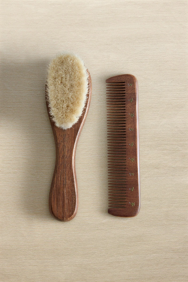 BABY BRUSH AND COMB SET WITH FLOWERS