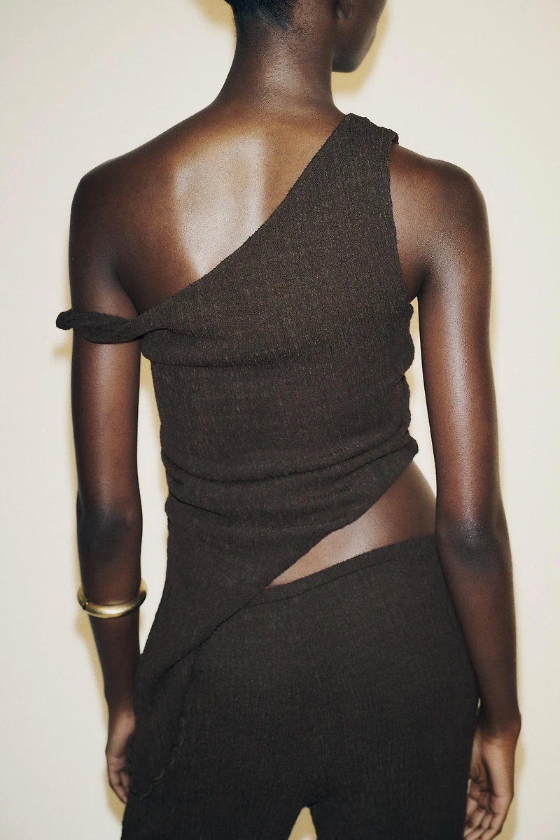 ASYMMETRIC TEXTURED TOP