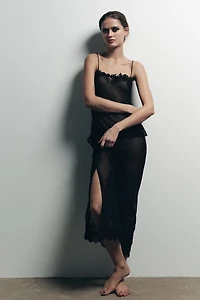 TOP EN CRÊPE GEORGETTE BRODÉ